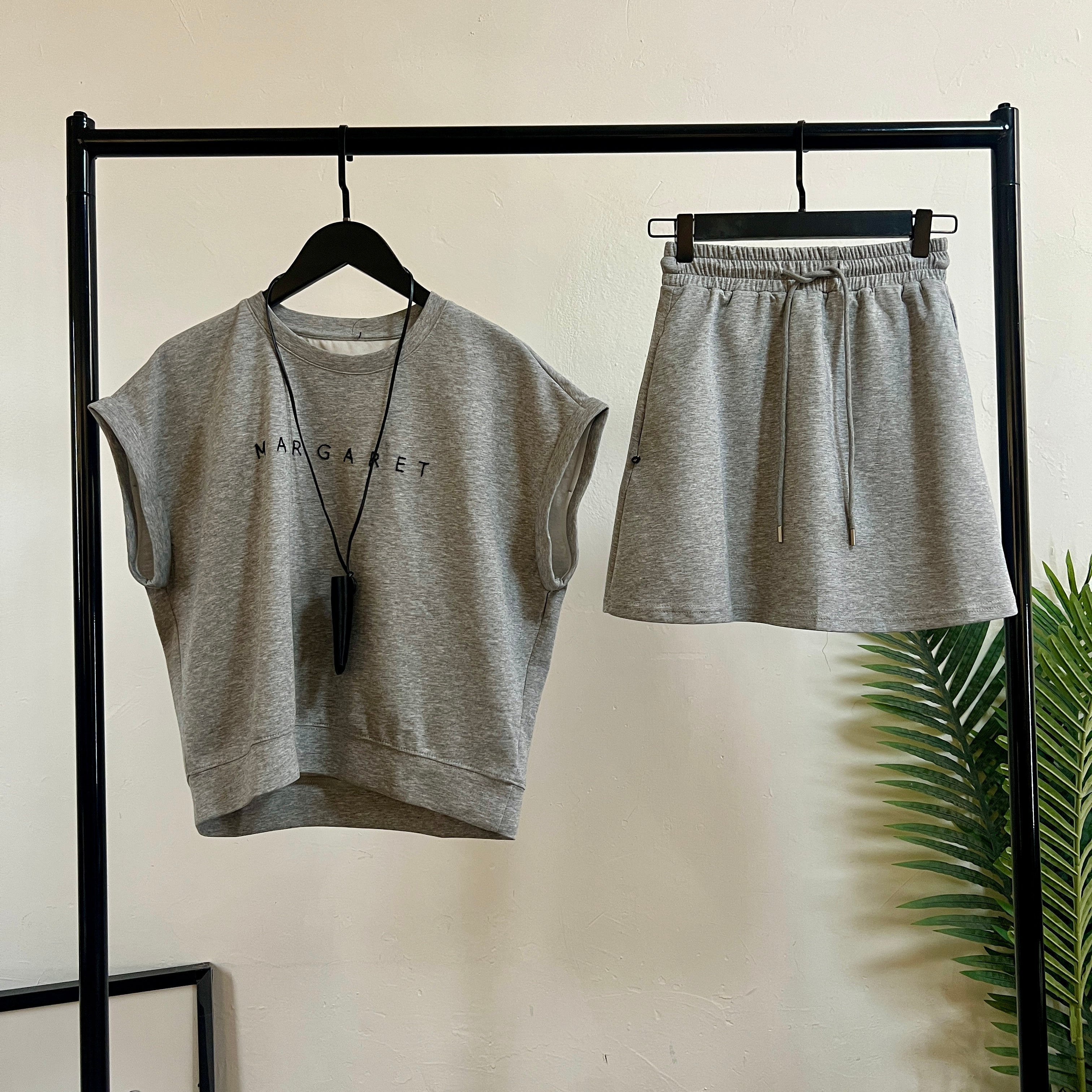 250235 - Top + Skirt