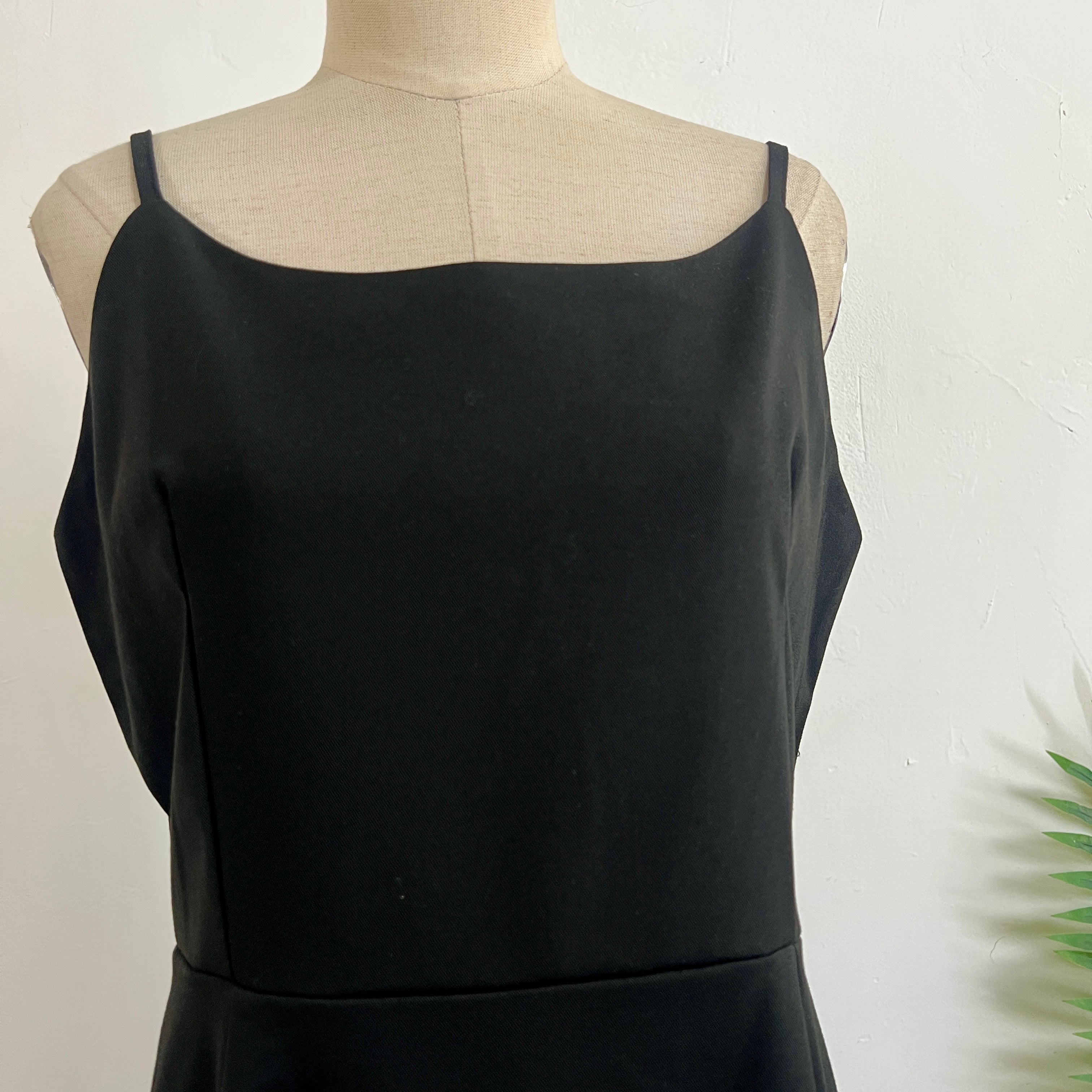 250353 - Slim Cut Dress